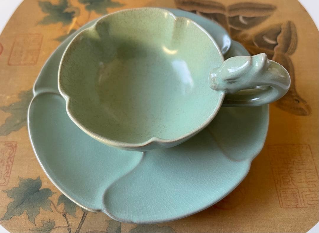 龍泉窯青磁　「龍形茶碗・置皿」セット　希少　美術品