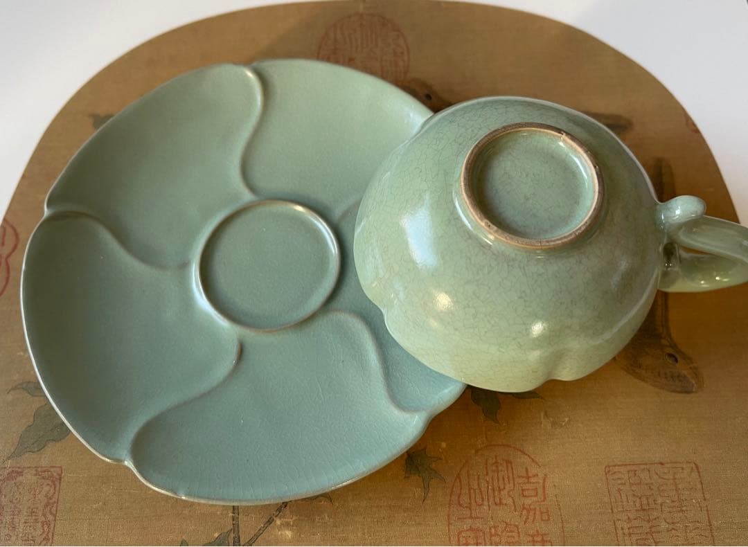 龍泉窯青磁　「龍形茶碗・置皿」セット　希少　美術品