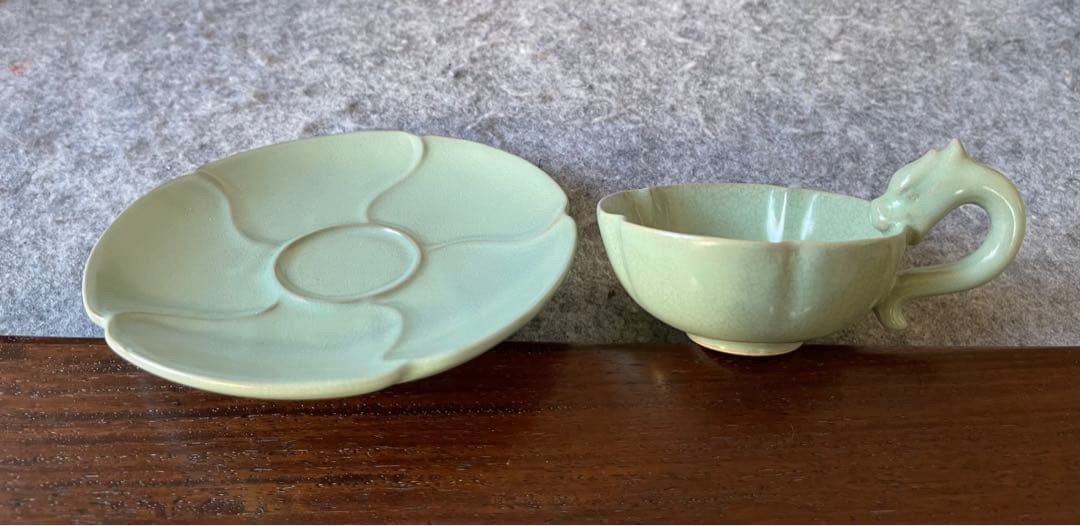 龍泉窯青磁　「龍形茶碗・置皿」セット　希少　美術品