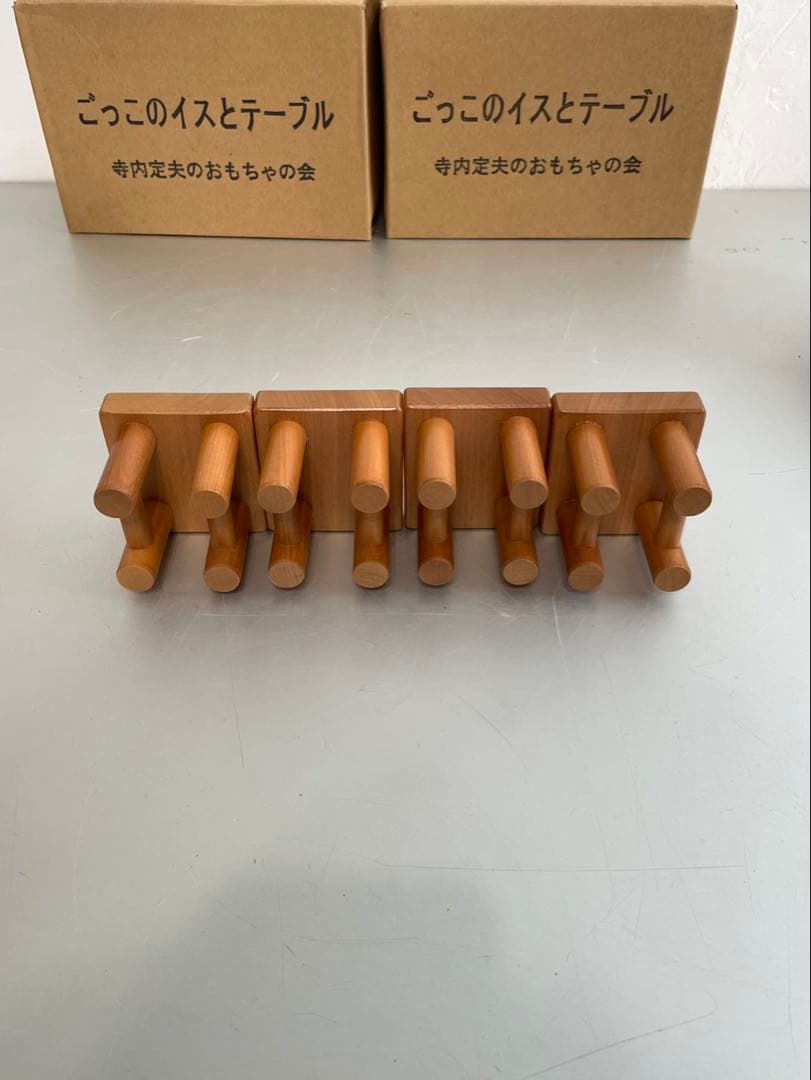 小鳥 ごっこのイスとテーブル 2セット