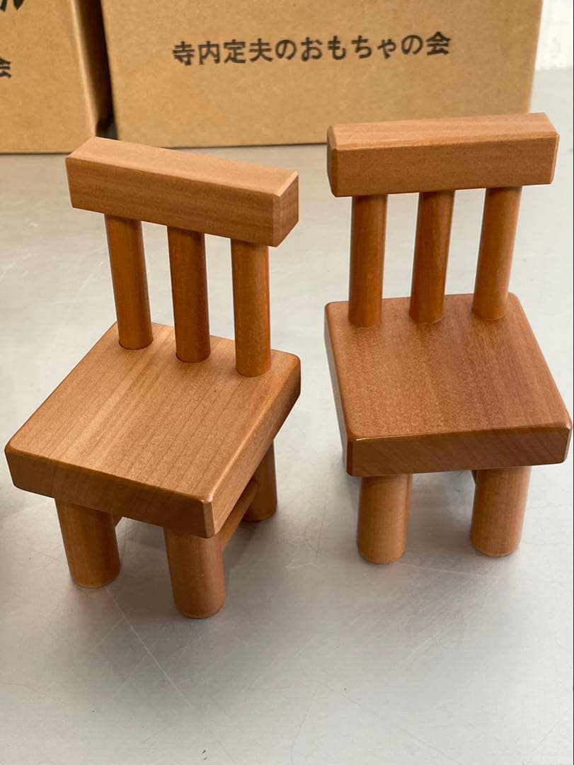 小鳥 ごっこのイスとテーブル 2セット
