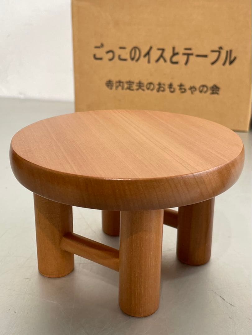 小鳥 ごっこのイスとテーブル 2セット