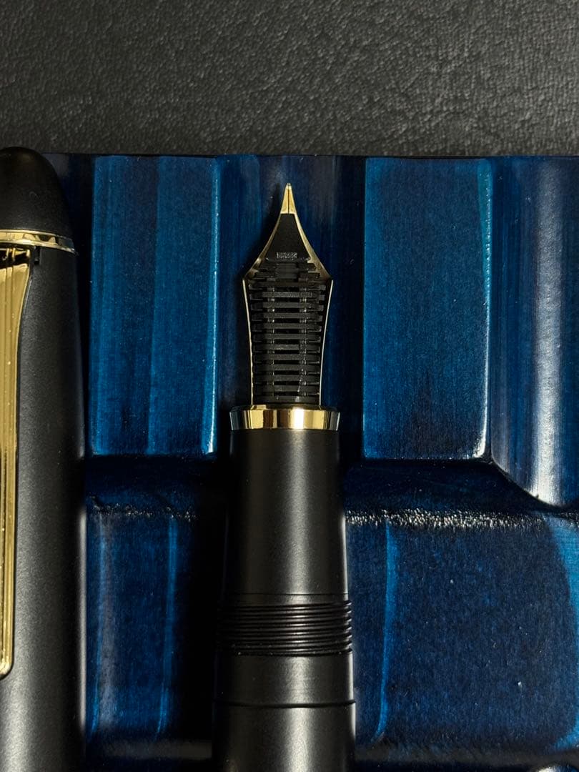 セーラー 万年筆 プロフィット21 旧型 梨地(マットブラック) MF(中細)