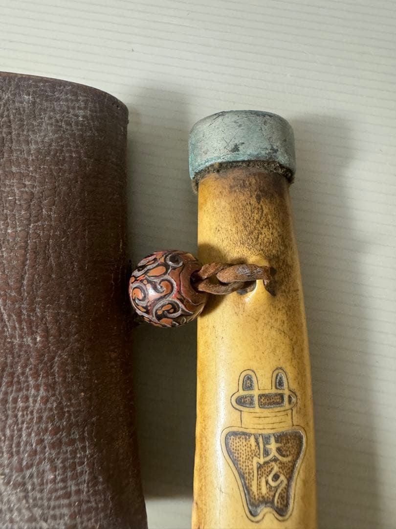 2121  骨董　古い煙草入れ　根付彫刻キセル入れ　時代物