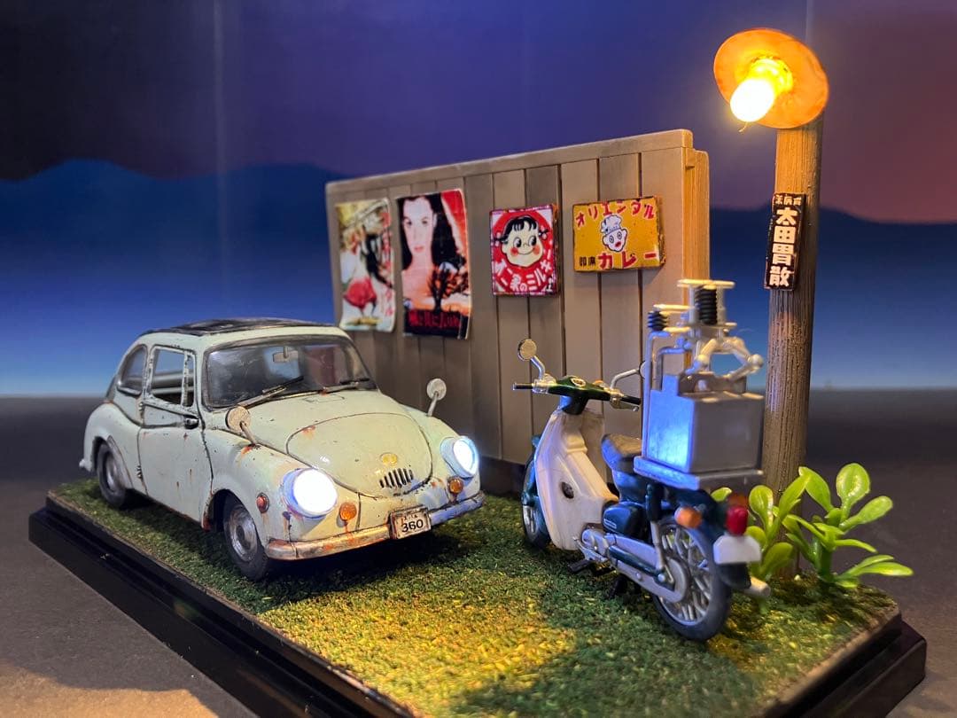 1/32 自作ジオラマ完成品 スバル360&カブ 昭和レトロな風景 LED照明