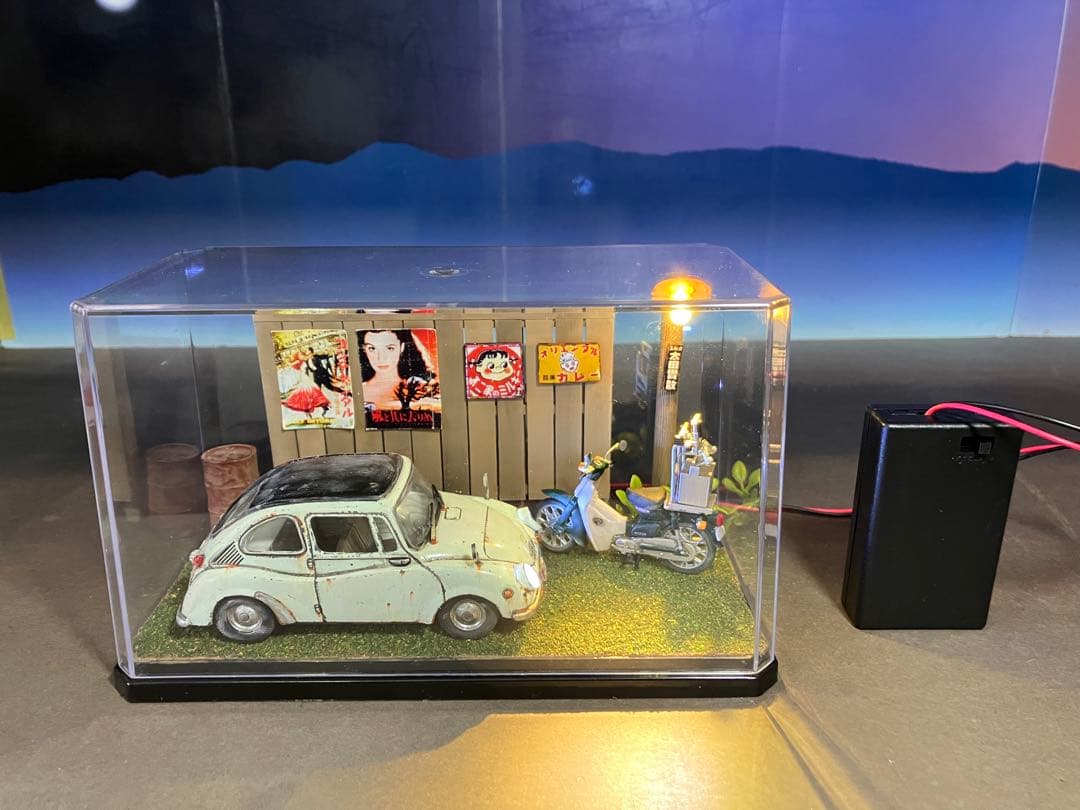 1/32 自作ジオラマ完成品 スバル360&カブ 昭和レトロな風景 LED照明