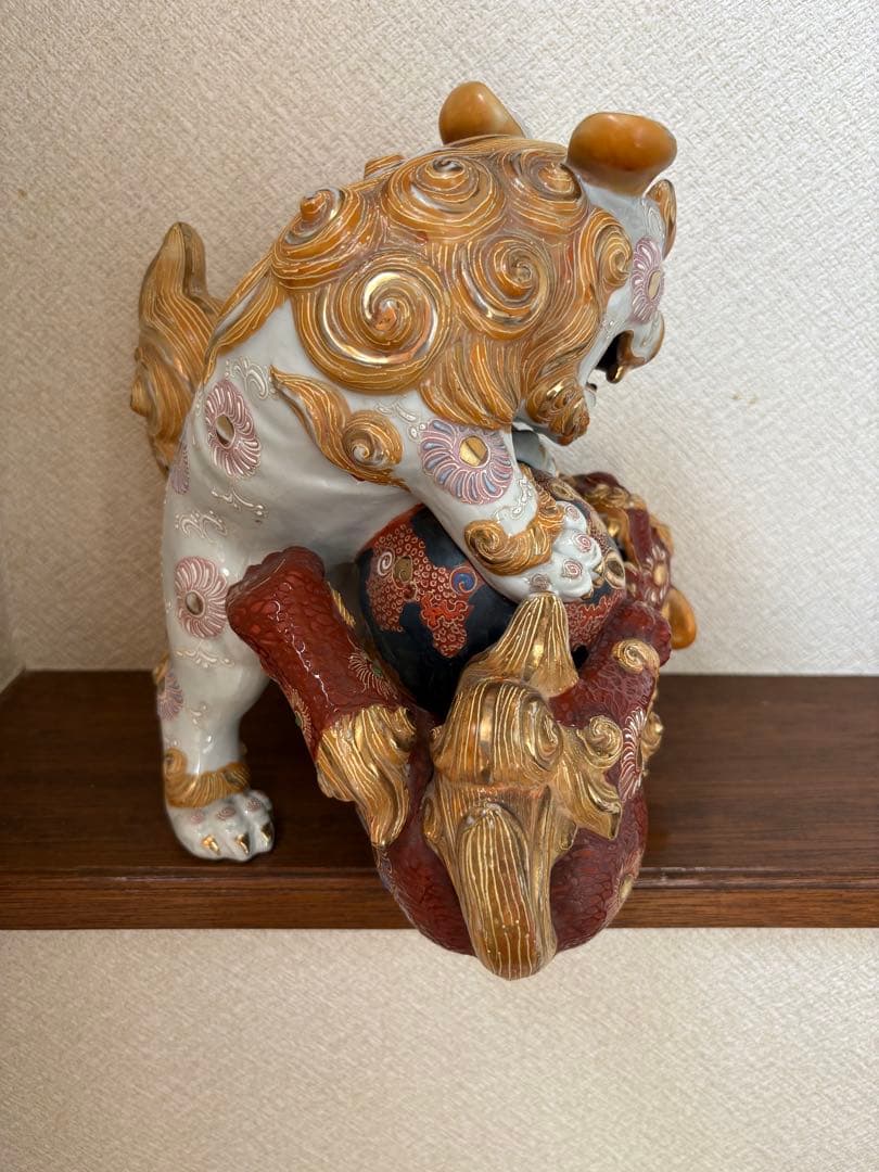 じゃれあい　玉乗り獅子　置物
