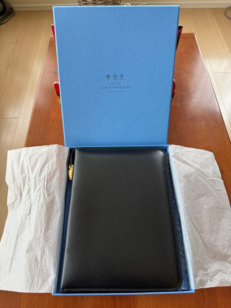 SMYTHSON ブラック レザー ドキュメントフォルダー　A5サイズ