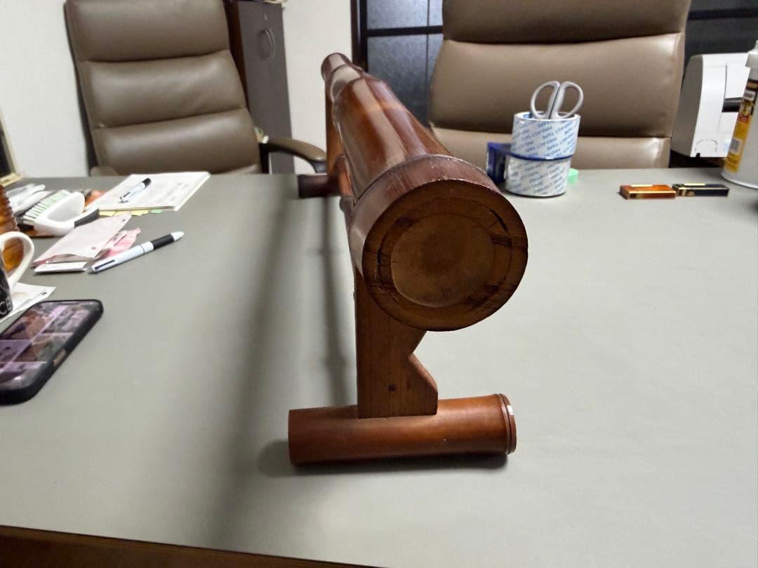 【中治作】竹製 刀掛け 一角 一本掛け 銘あり 煤竹調 伝統工芸 武具 時代道具