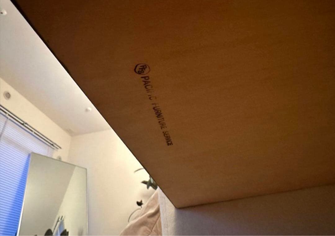 pacific furniture Service テーブル