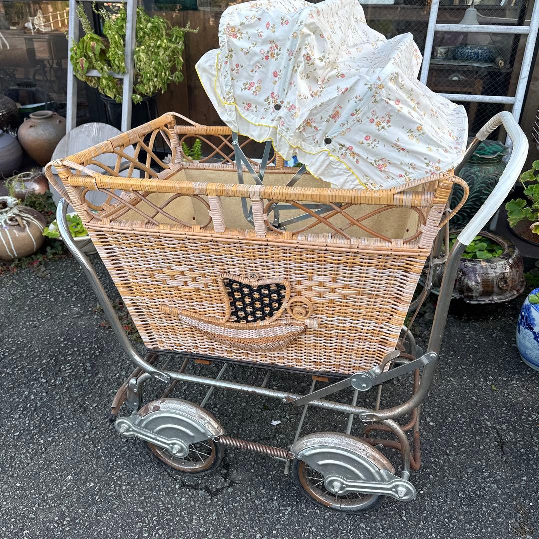 アンティーク　乳母車　とても可愛いホロ付き　ガーデンに！ペットに！