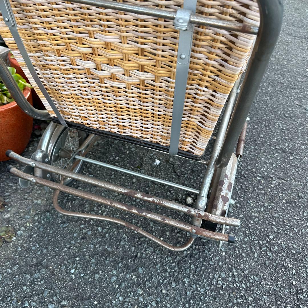 アンティーク　乳母車　とても可愛いホロ付き　ガーデンに！ペットに！