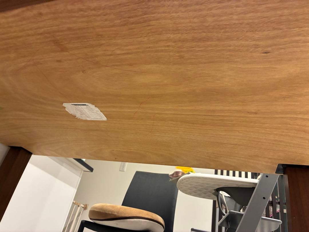 ブラウン木製ダイニングテーブル