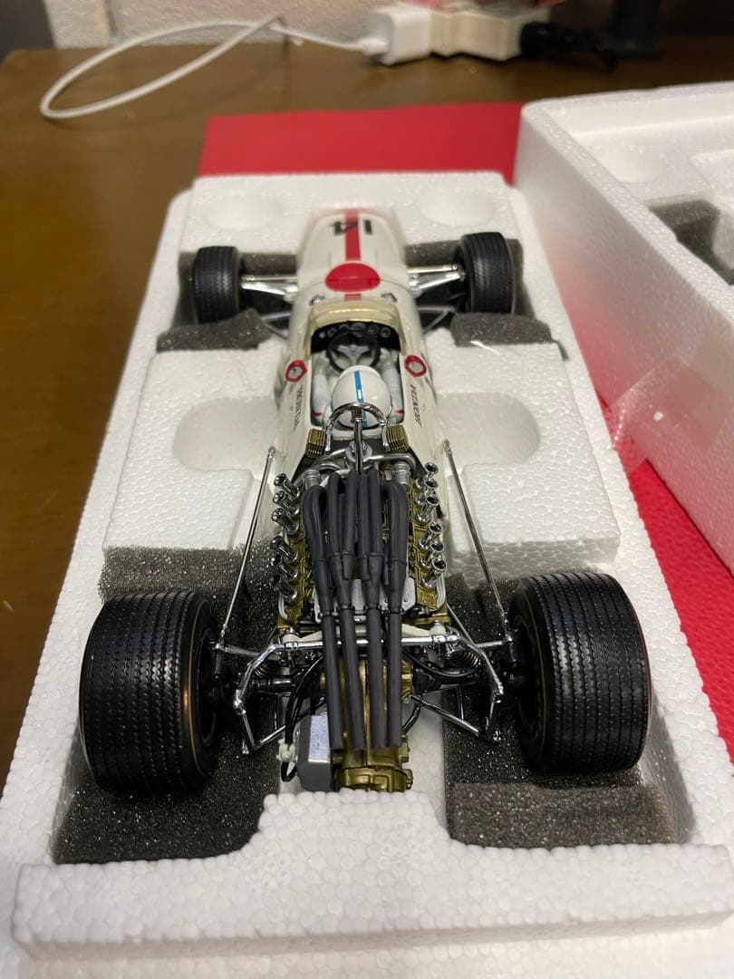 エブロ　　HONDA RA300 F1