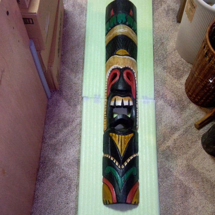 インドネシア製　壁掛け木彫　オブジェ　木製　木彫り　雑貨　インテリア　魔除け