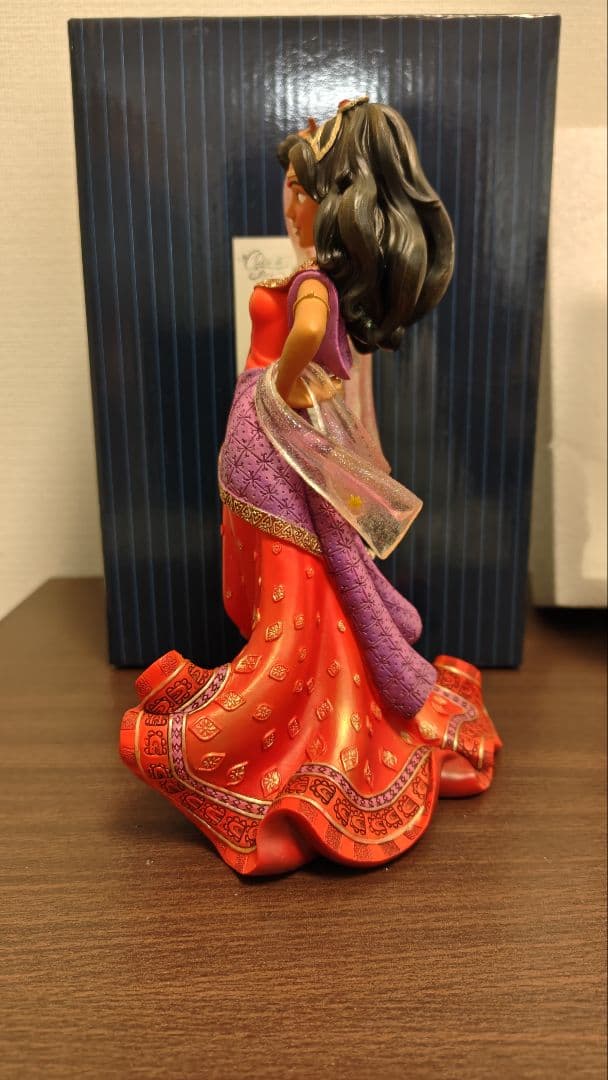 エスメラルダ　フィギュア　エネスコ