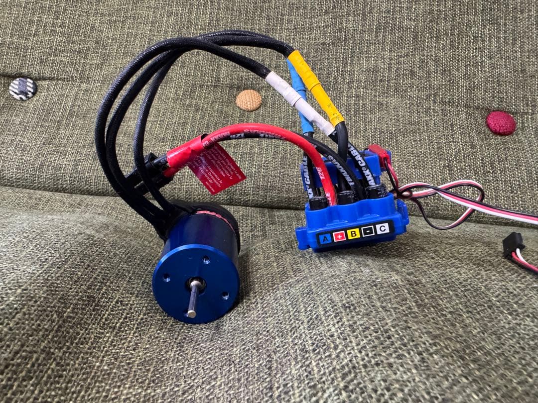 トラクサス　ブラシレスモーター　ESC 3セル対応