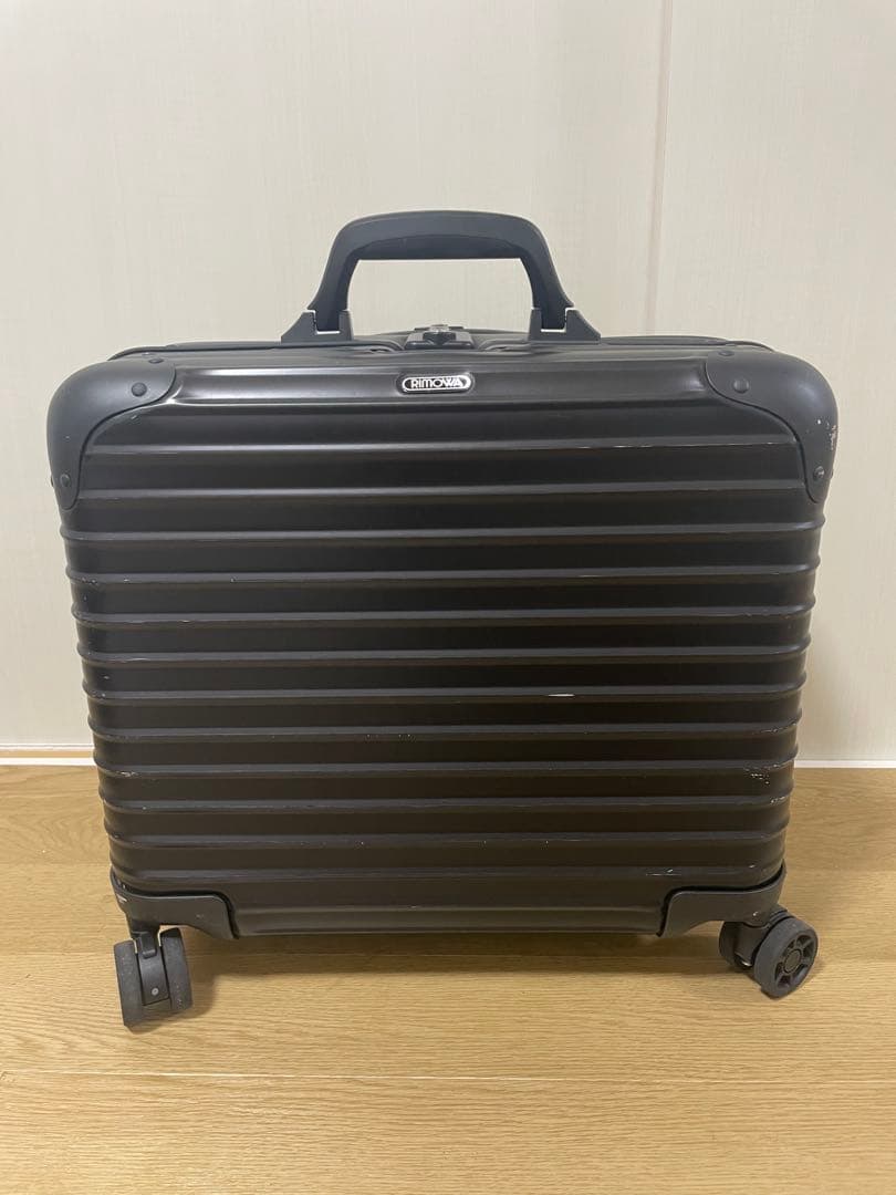 RIMOWA ブラック キャリーケース TSAロック付き