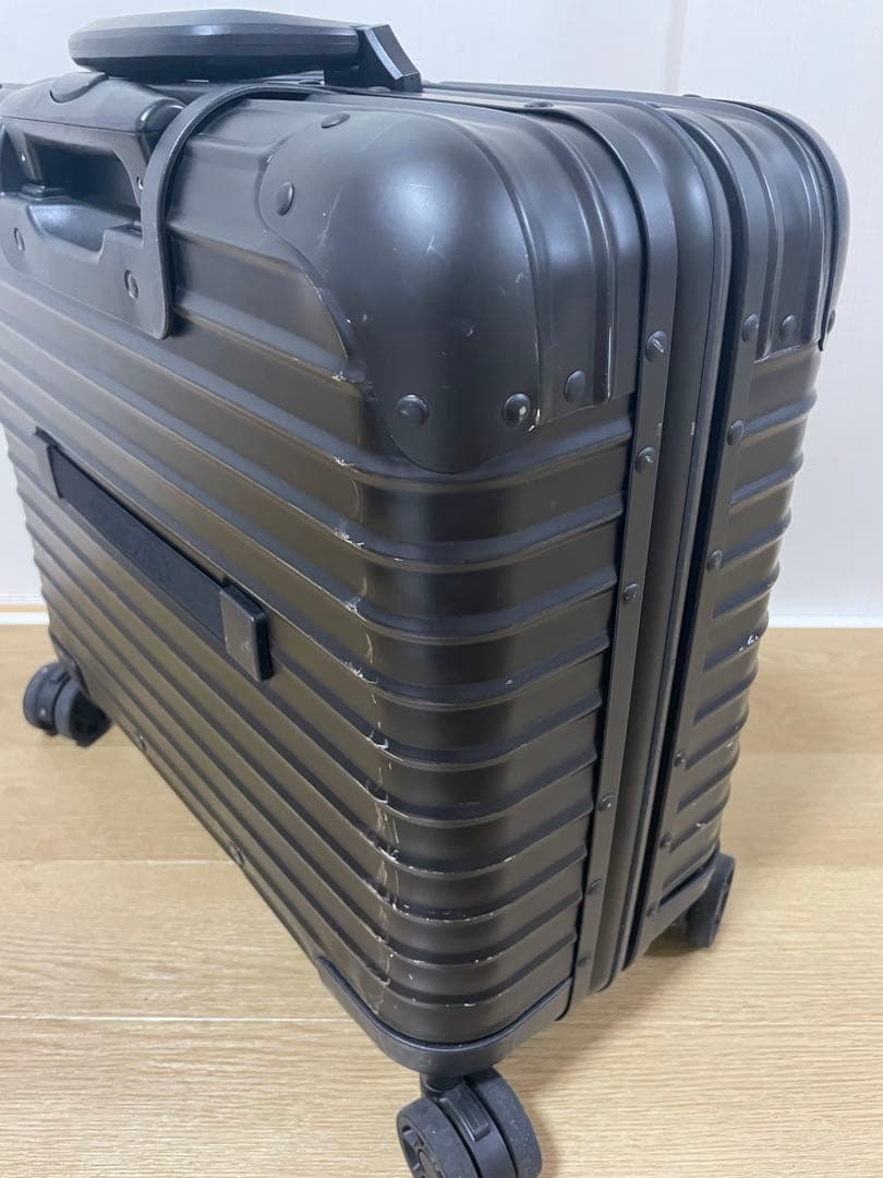 RIMOWA ブラック キャリーケース TSAロック付き