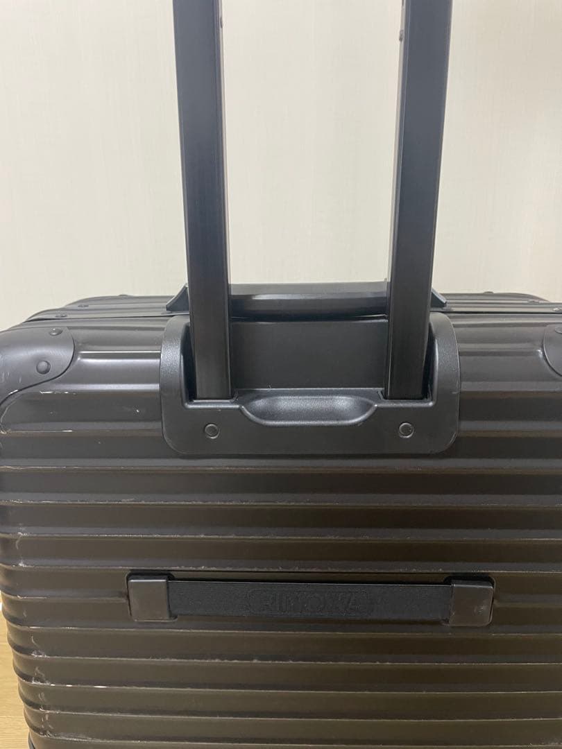 RIMOWA ブラック キャリーケース TSAロック付き