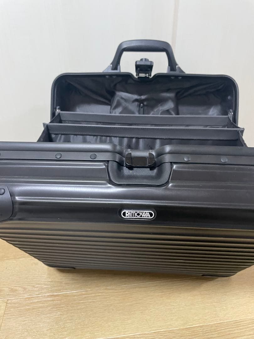 RIMOWA ブラック キャリーケース TSAロック付き