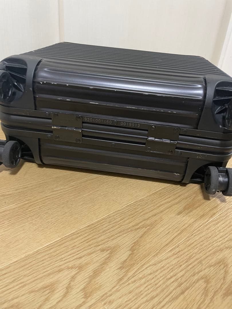 RIMOWA ブラック キャリーケース TSAロック付き