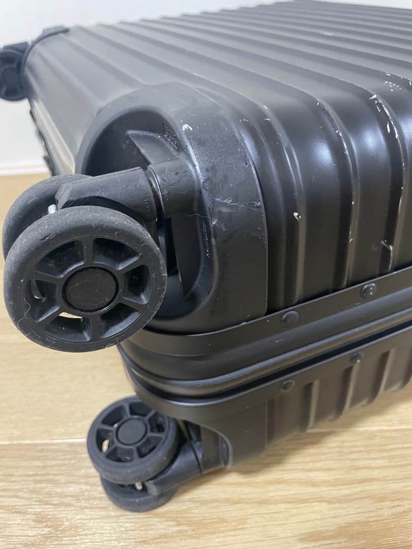 RIMOWA ブラック キャリーケース TSAロック付き