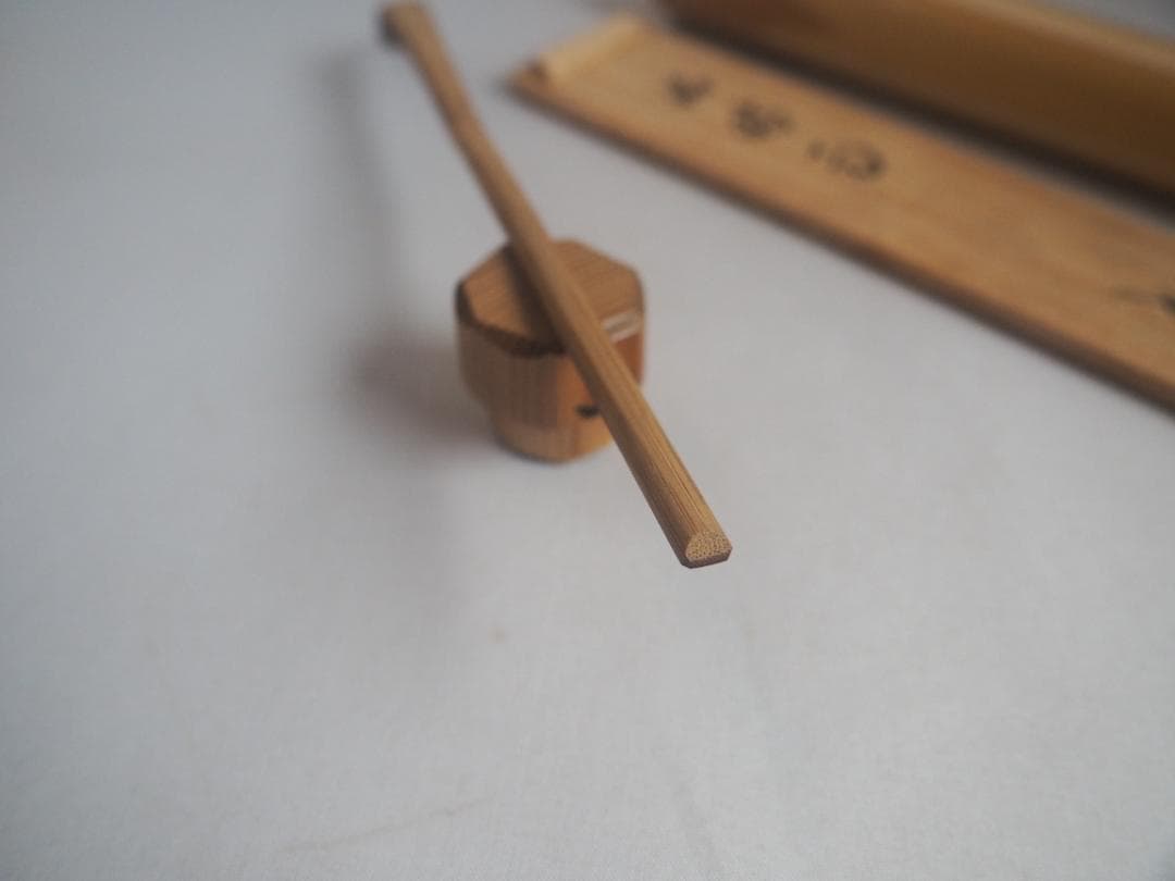 大徳寺527世管長 長谷川寛州造『煤竹茶杓』銘「時雨（しぐれ）」（共箱筒）