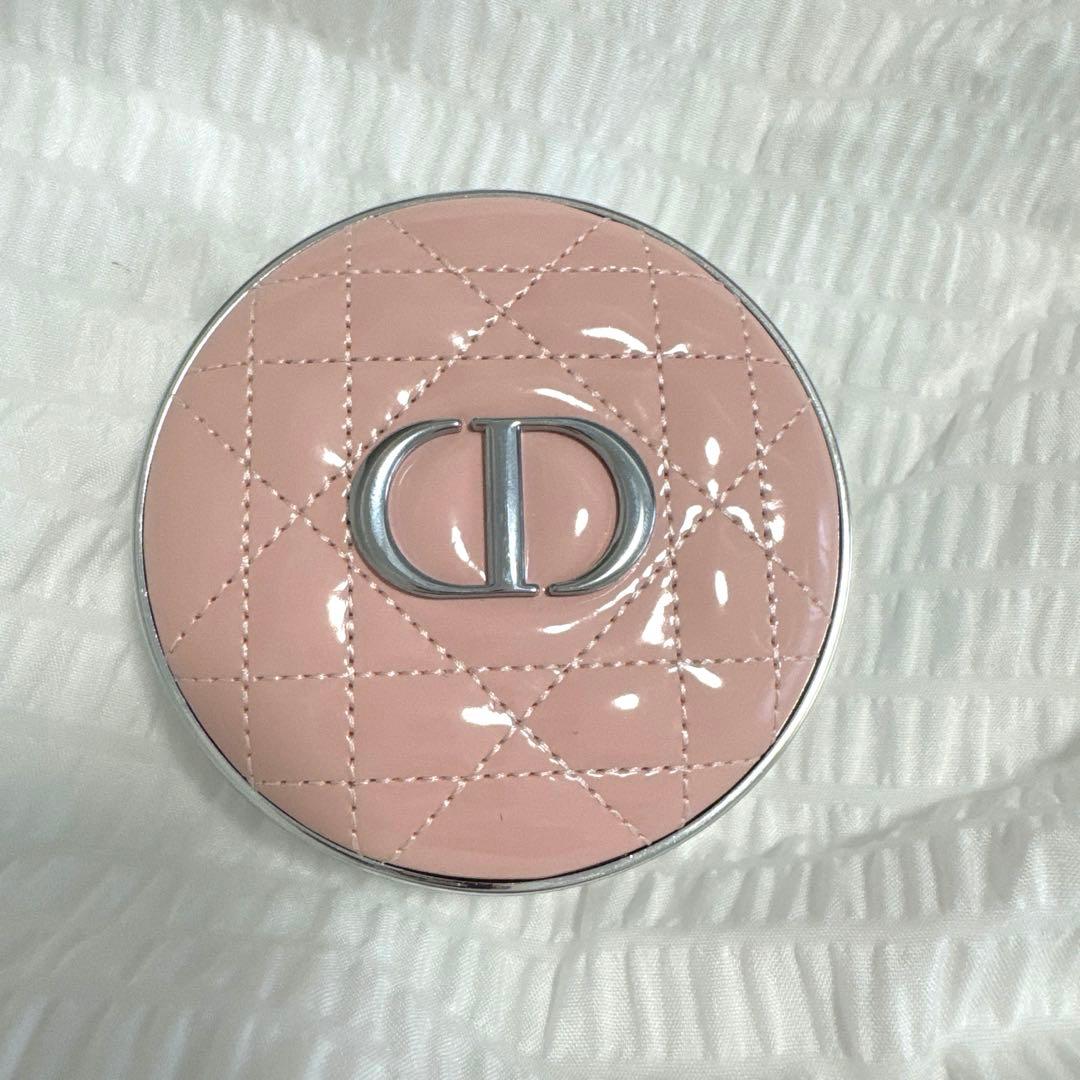 ディオールスキン フォーエヴァー イドラ グロウ クッション