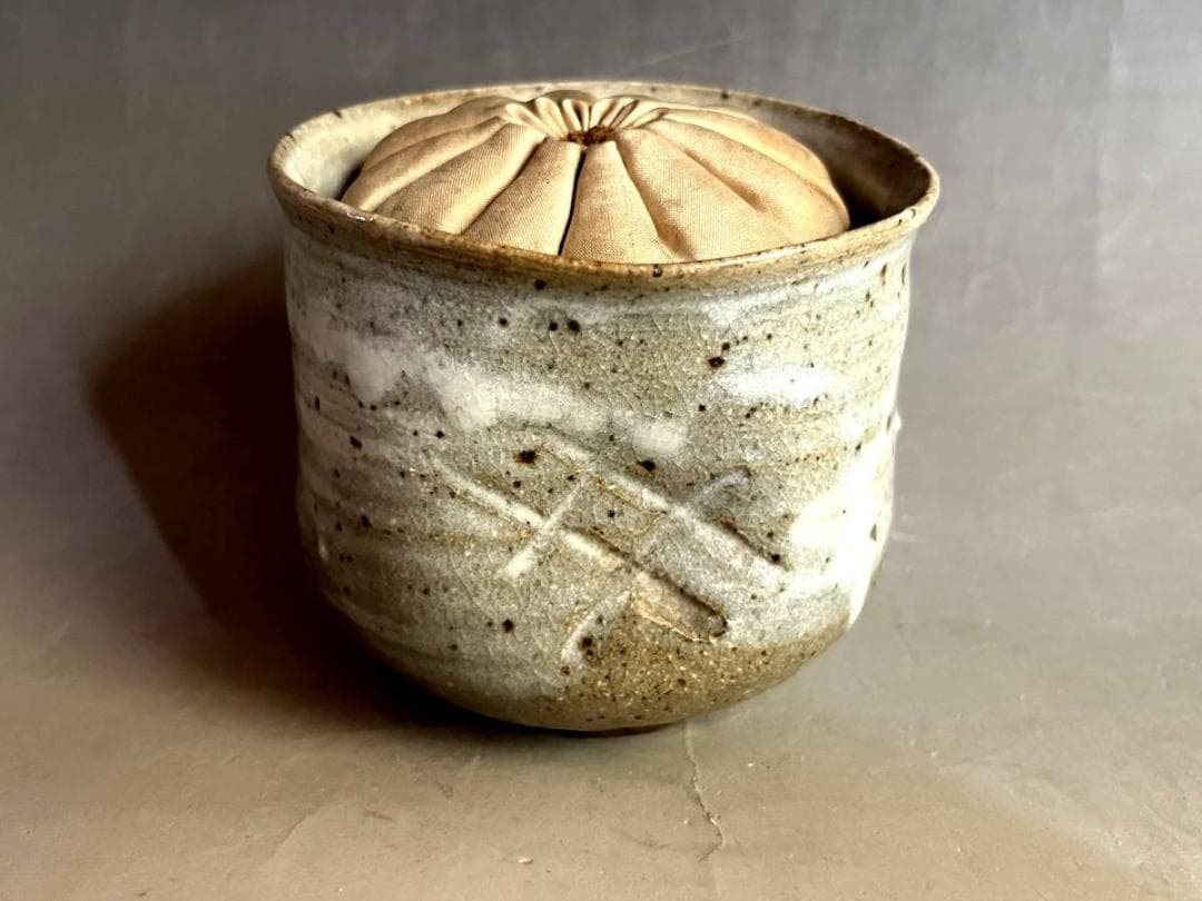 湯飲み■刷毛目 立ちぐい飲み 江戸期 えくぼ 箆目 湯呑み 糸切り高台 骨董■