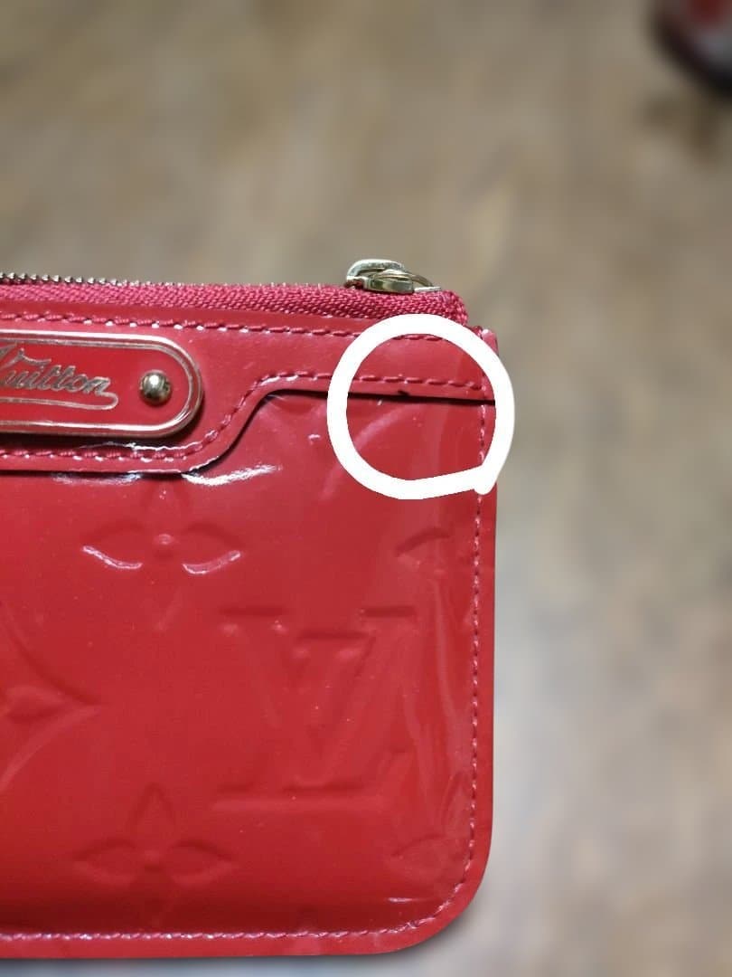 Louis Vuitton レッド ポシェットクレ　ヴェルニ