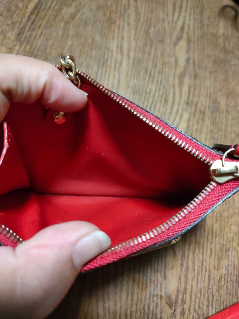 Louis Vuitton レッド ポシェットクレ　ヴェルニ