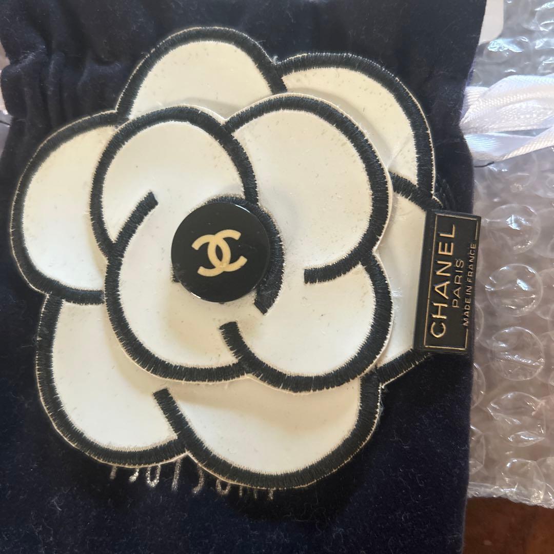 CHANEL カメリアフラワーブローチ