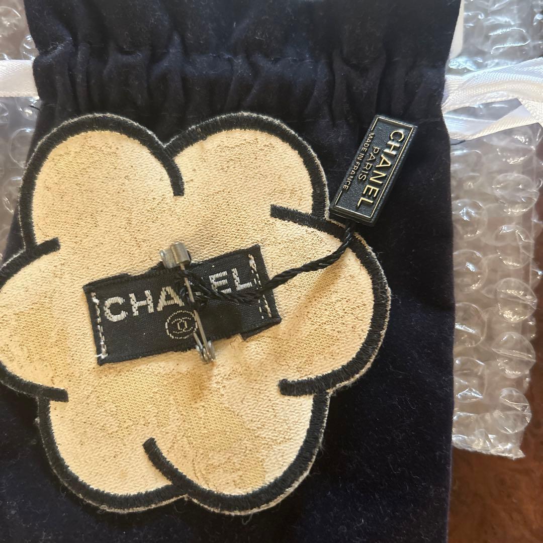 CHANEL カメリアフラワーブローチ