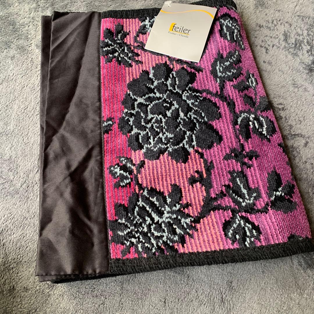 レア　キラキラ素敵なFEILERタオルマフラー　テーブル