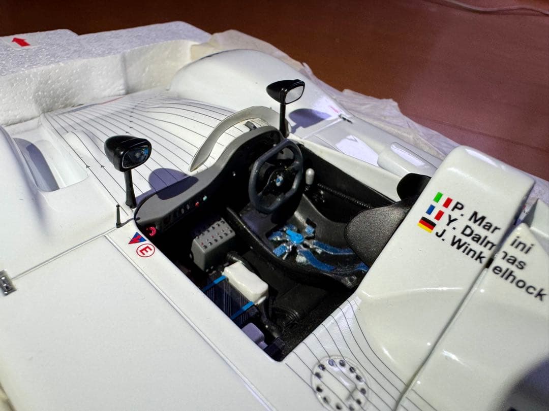 京商 1/18 BMW V12 LMR 1991年ル・マン優勝車 エンジン付き