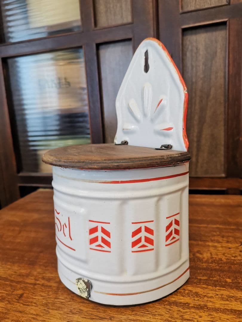 アンティーク SｅL缶 ホーロー蓋木製 壁掛け用塩入れ