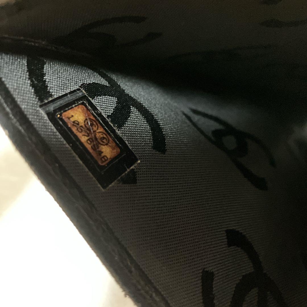 ✨本物鑑定済✨CHANEL キャビアスキン　ココマーク　二つ折り　長財布　黒
