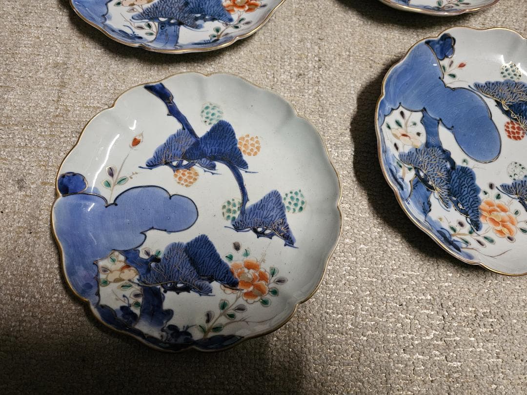 江戸後期 古伊万里 松に松ぼっくり 輪花7寸皿 8客セット