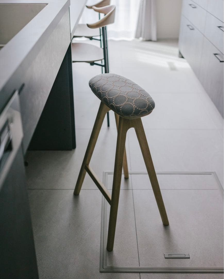 キッチンスツールBR H630＋ミナ ペルホネン　タンバリン　グレー