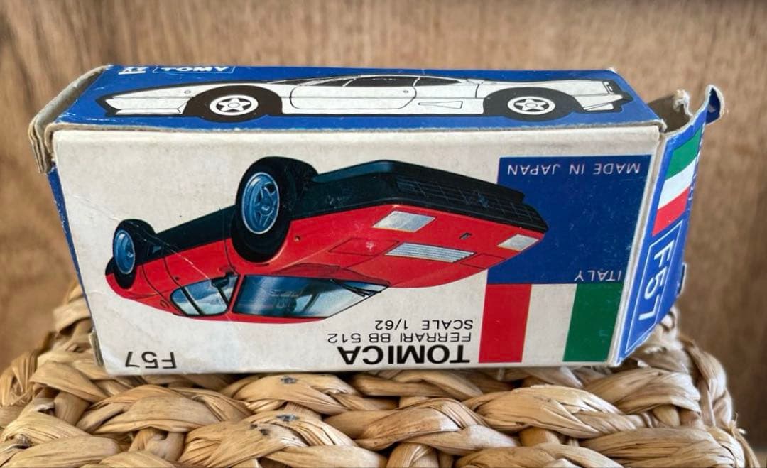 〈トミカ〉F57 フェラーリ　FERRARI BB 512 ミニカー