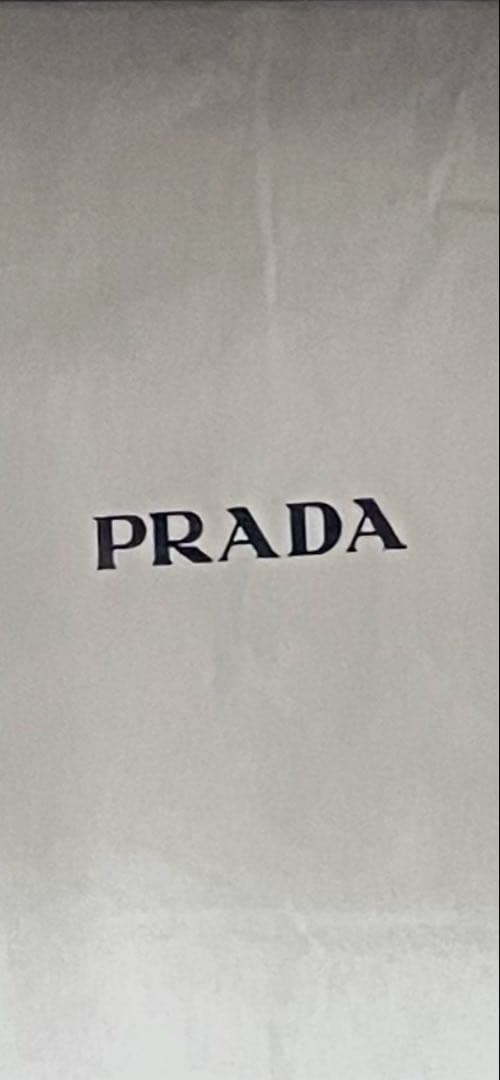 R*o様 PRADA ブラック パテントレザー 二つ折り財布