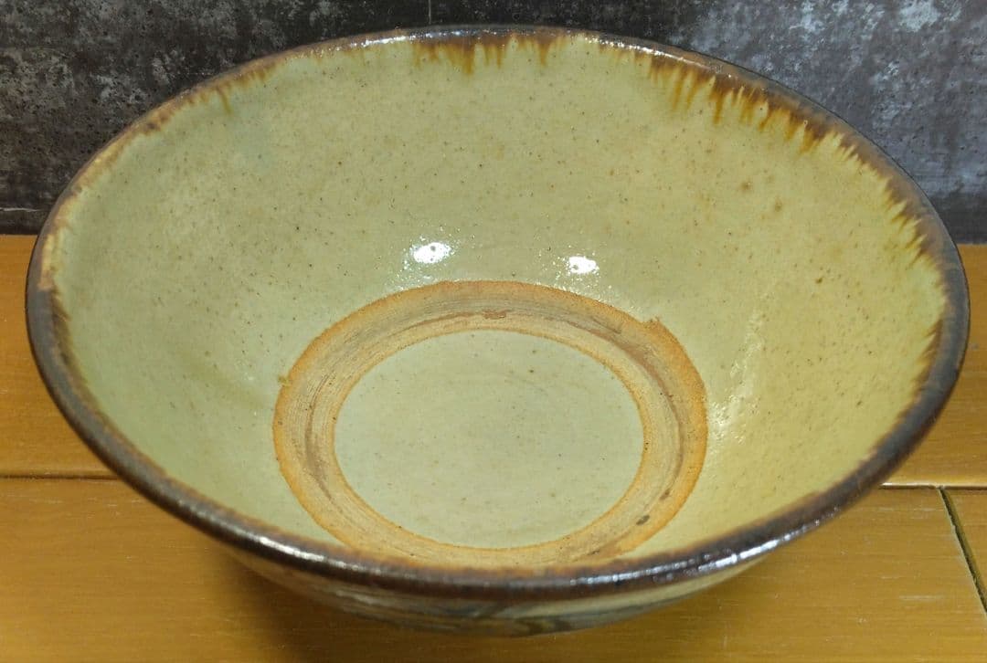 人間国宝 金城次郎 壷屋焼マカイ(刷毛目笑魚紋茶碗）栞 共箱 美品 壺屋焼 上作