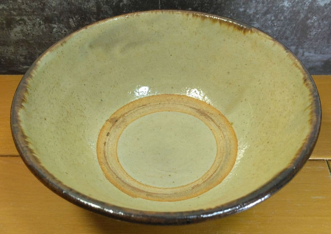 人間国宝 金城次郎 壷屋焼マカイ(刷毛目笑魚紋茶碗）栞 共箱 美品 壺屋焼 上作