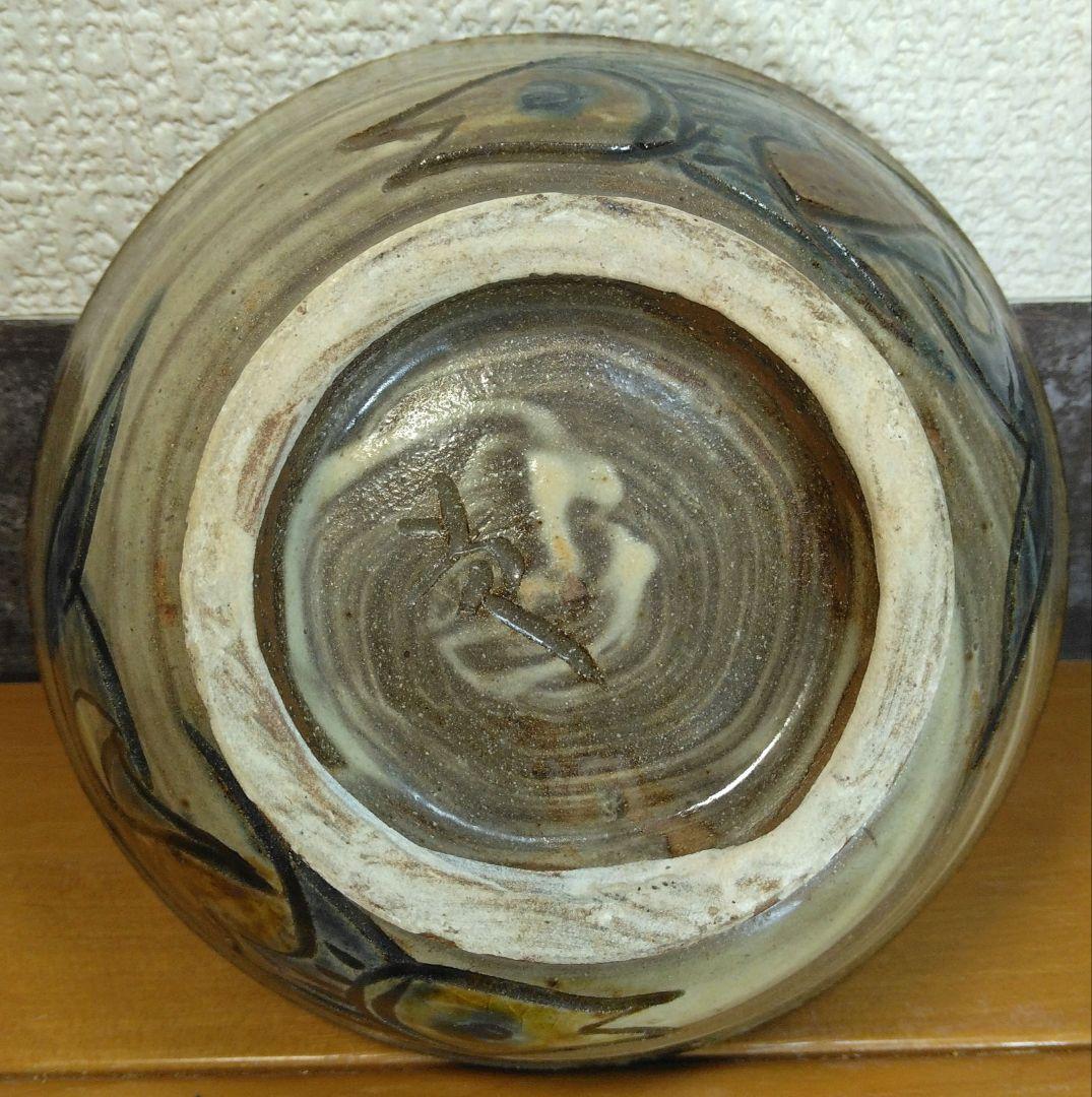 人間国宝 金城次郎 壷屋焼マカイ(刷毛目笑魚紋茶碗）栞 共箱 美品 壺屋焼 上作