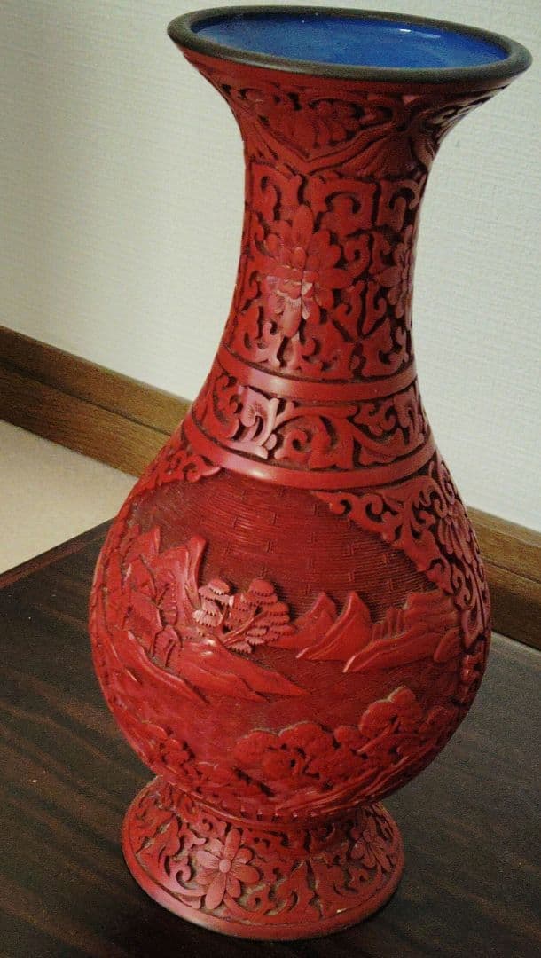 中国　剔紅　堆朱　内七宝　朱色赤花瓶　アンティーク　古美術品