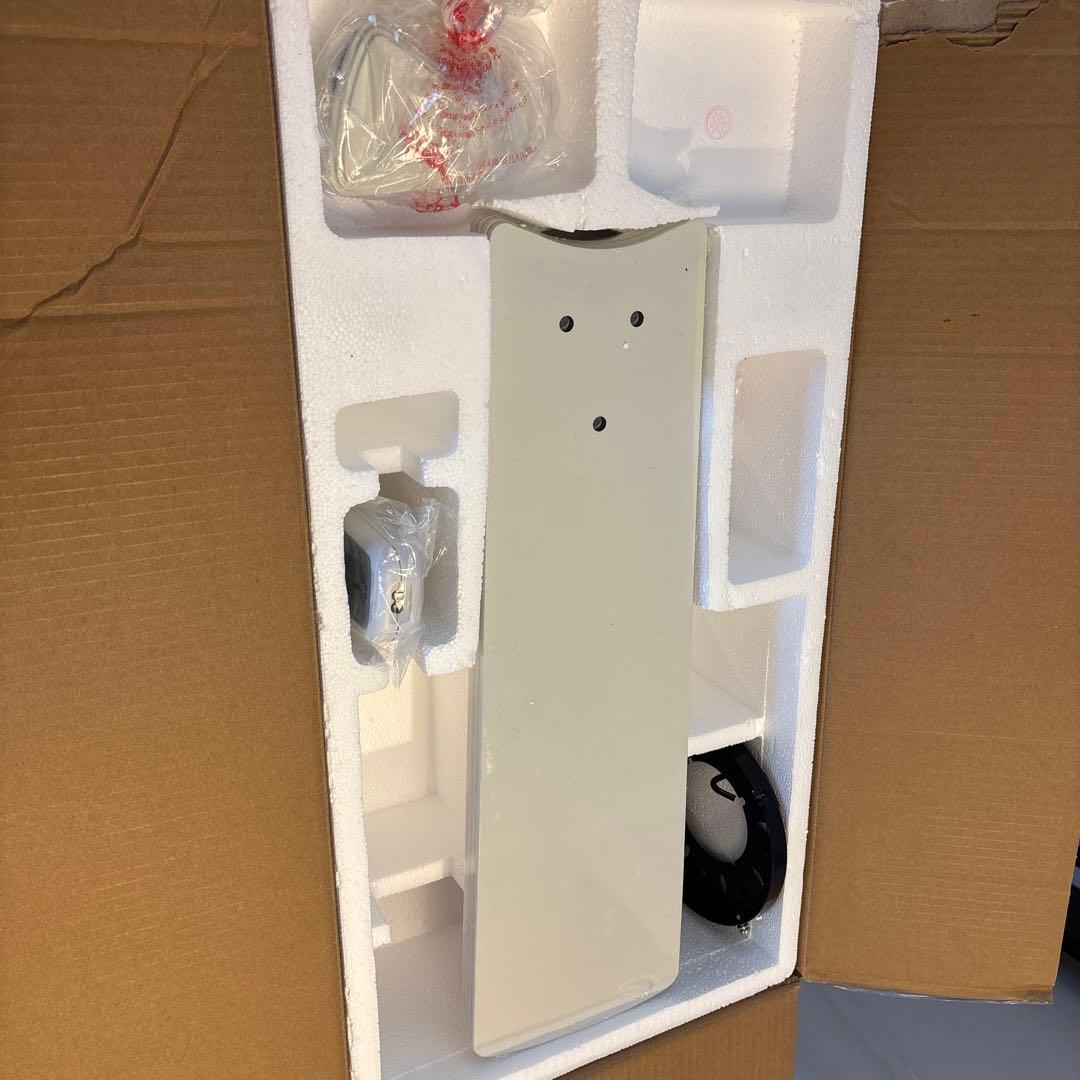 LOWYA ラスボルタ4灯　WH/NA シーリングファンライト　未使用