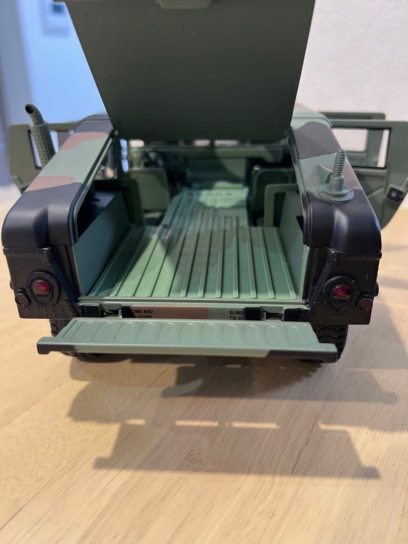 ミリタリ　ハマー　コマンド　1／18スケール　Thunder trac