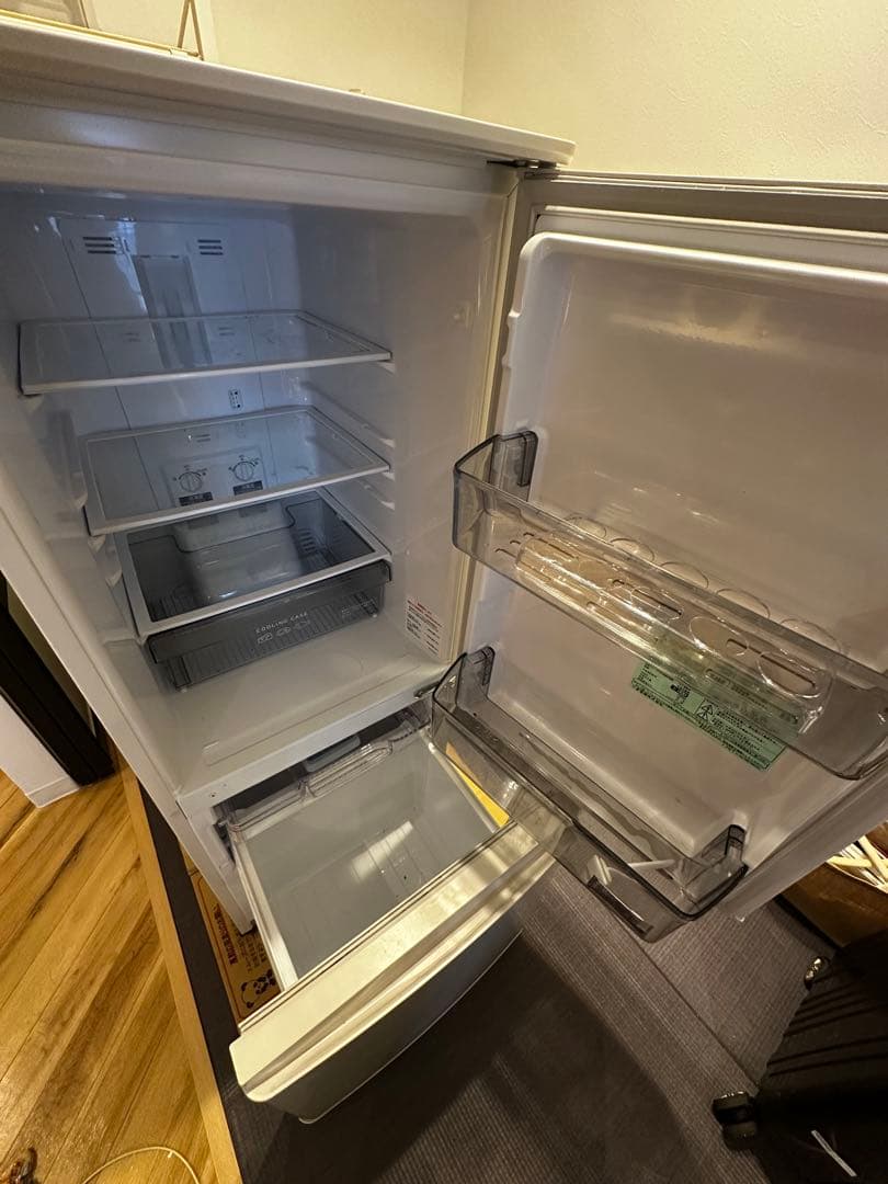 ホワイト冷蔵庫 上部冷蔵室 下部冷凍室