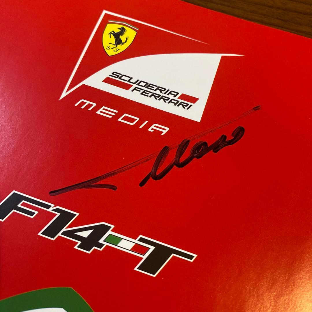 フェルナンド・アロンソ 直筆サイン入りフェラーリガイド ＆ 額装付きA4判写真